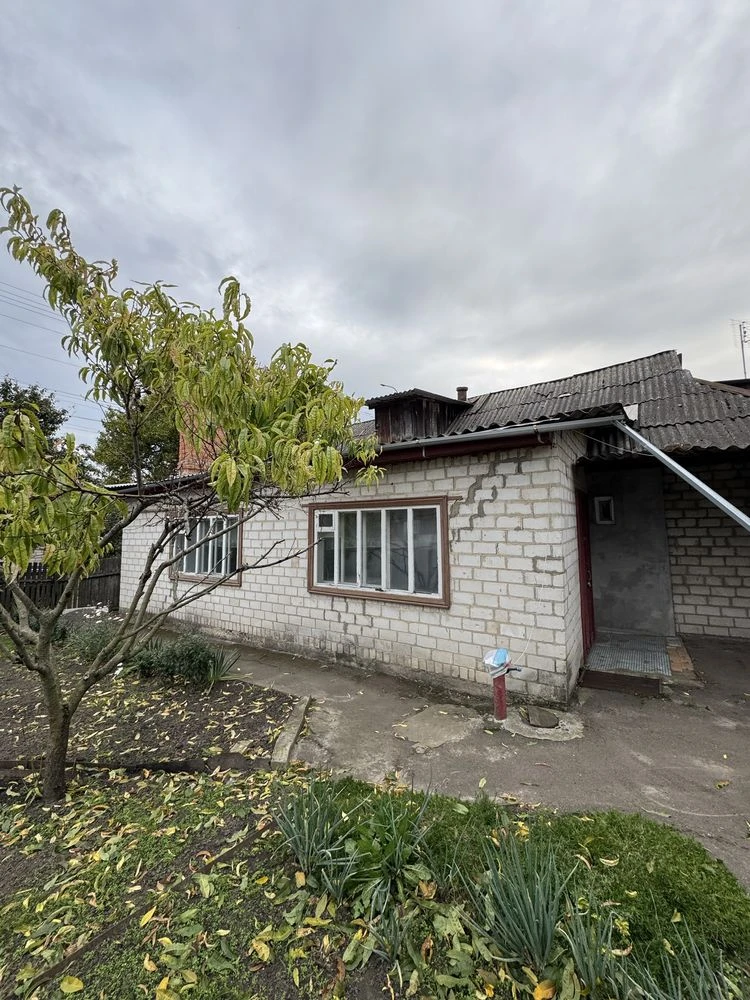 Продаж частини будинку 1/2