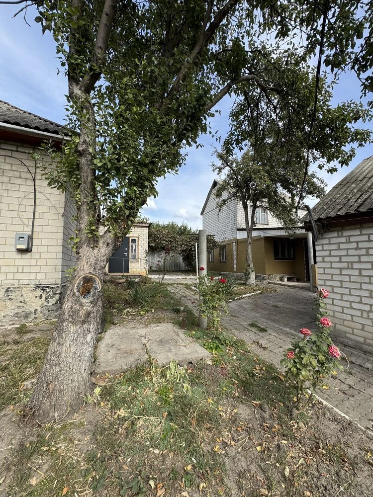 Продаж ДВОХ будинків на одній ділянці