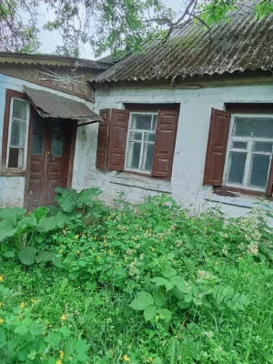 Продам ділянку в с.Будки ,вул.незалежності 9.