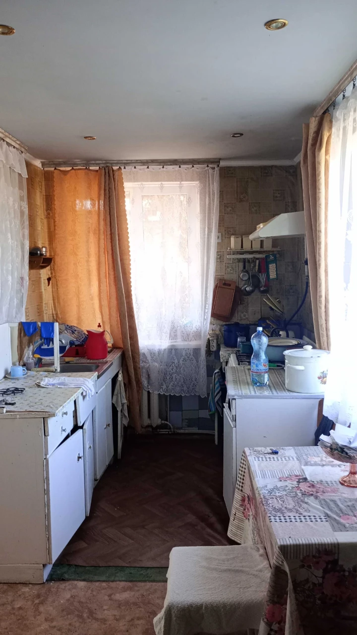Трикімнатна квартира в одноповерховому будинку, район Павлов