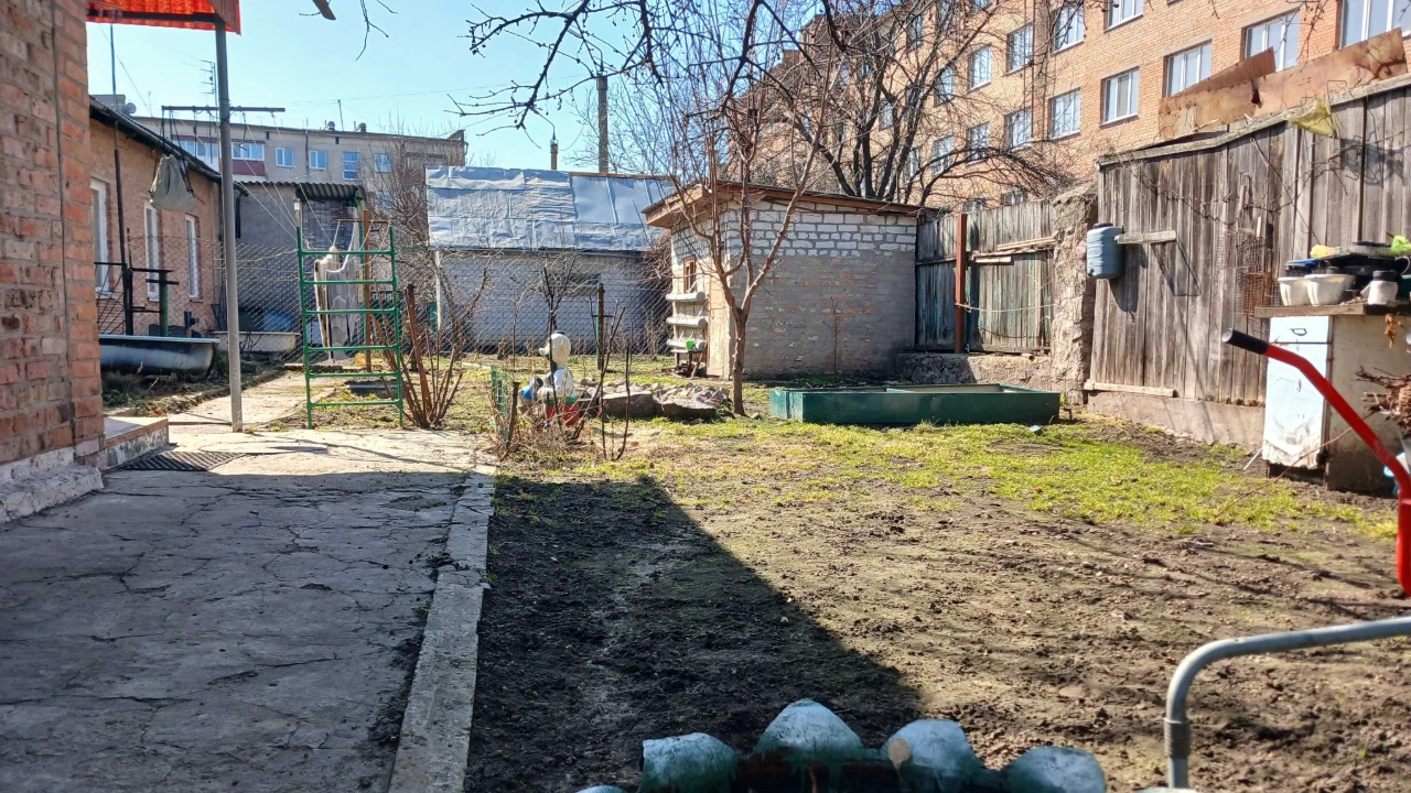 Продаж частки будинку в центрі міста