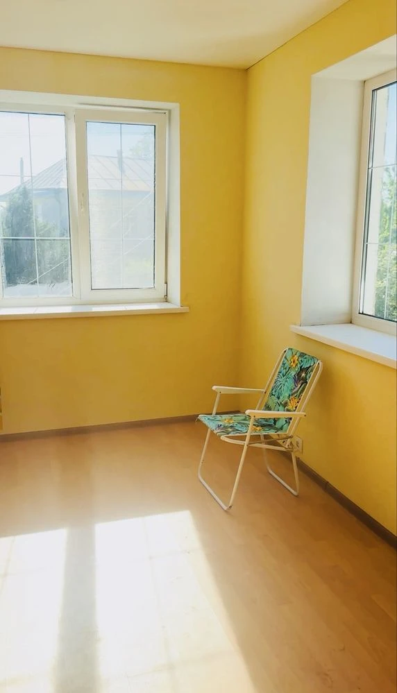 Продаж просторого будинку