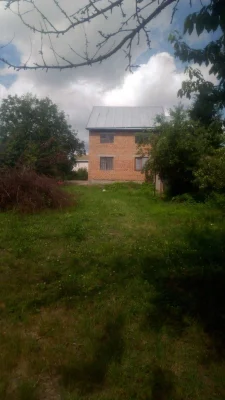 Цегляний двоповерховий будинок
