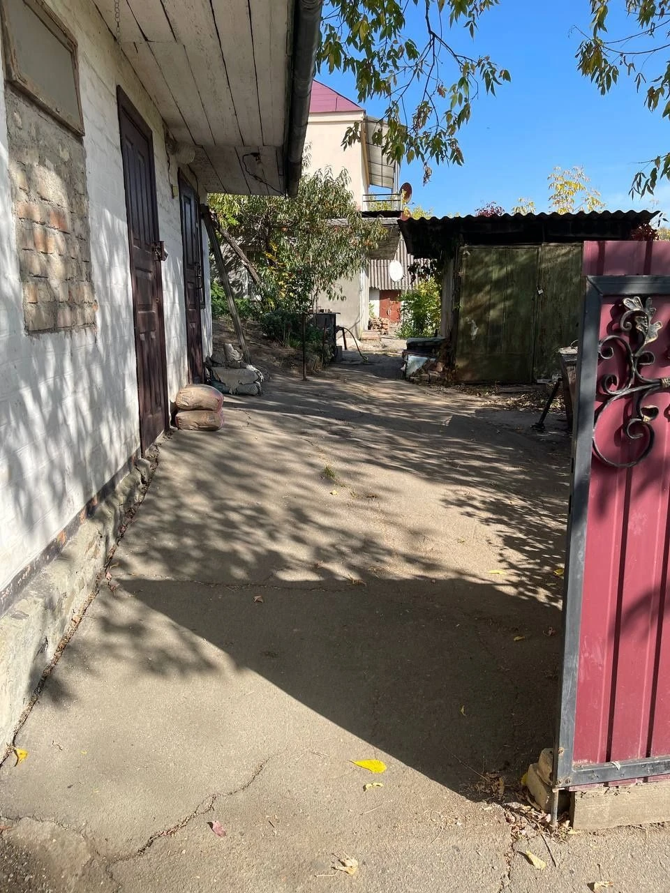 Продається житловий будинок в м. Тальне