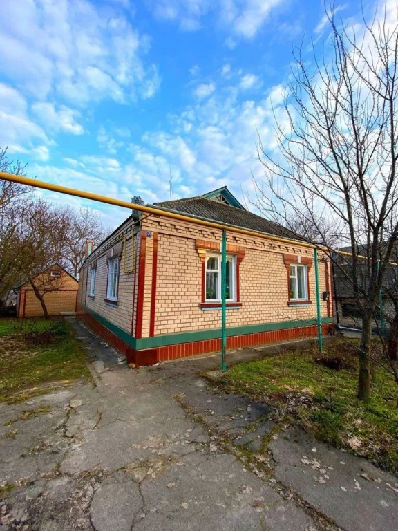 Продається просторий цегляний будинок у Тальному