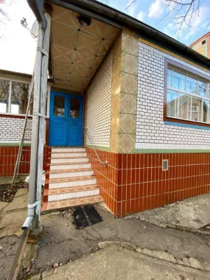 Продається просторий цегляний будинок у Тальному