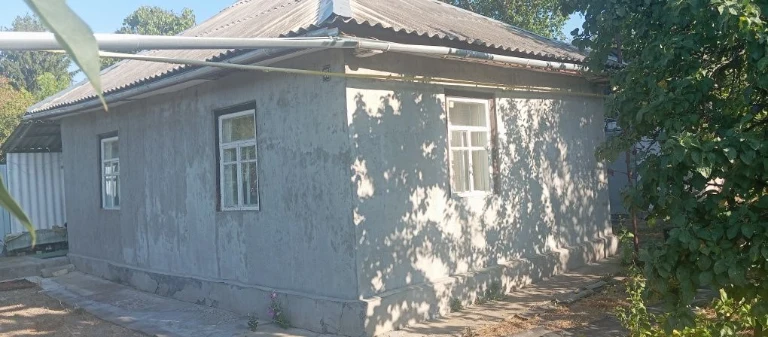 Продається газифікований компактний будинок із новими докуме
