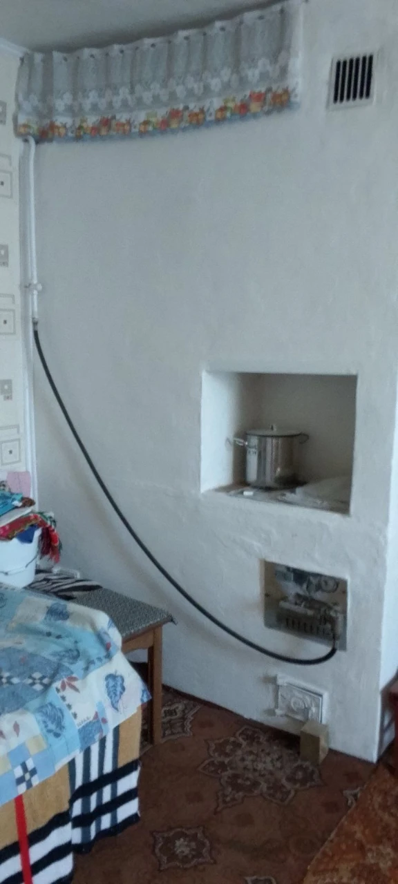 Продається газифікований компактний будинок із новими докуме
