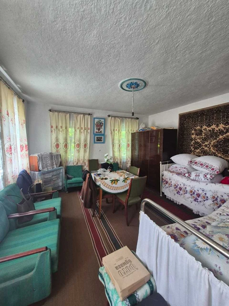Продам будинок на 6 сотках із господарськими спорудами,  рай