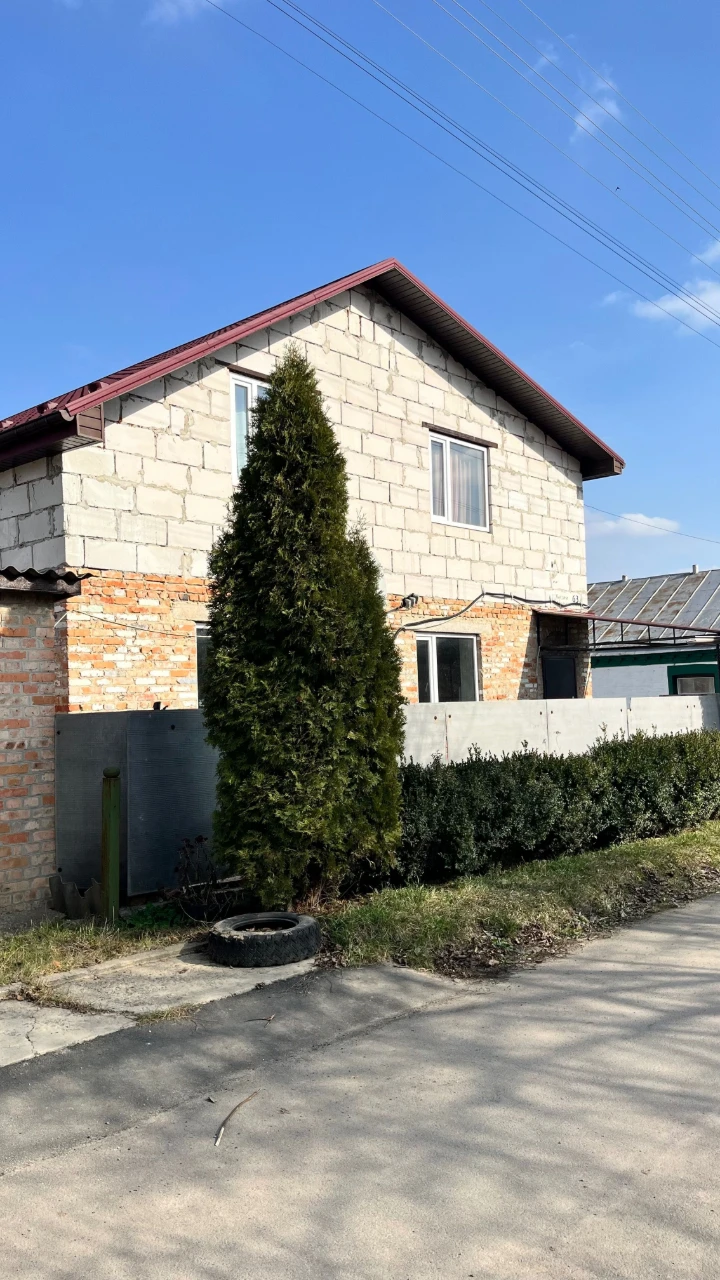 Продаж двох поверхового будинку
