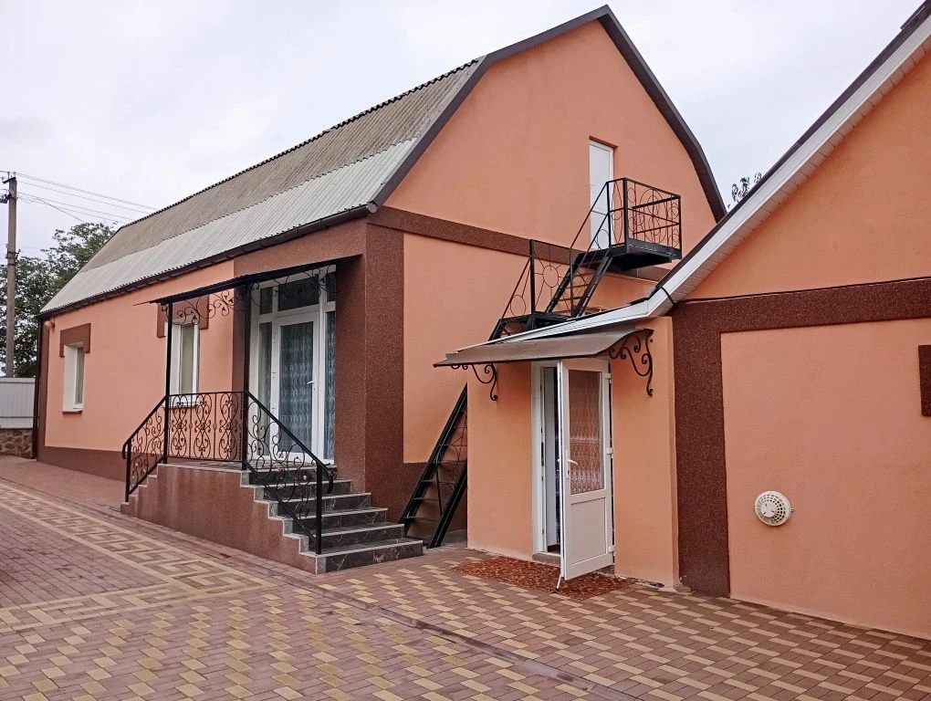 Продається два житла в одному дворі