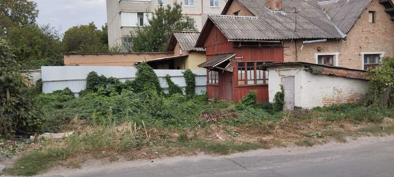 частина будинку з окремим входом