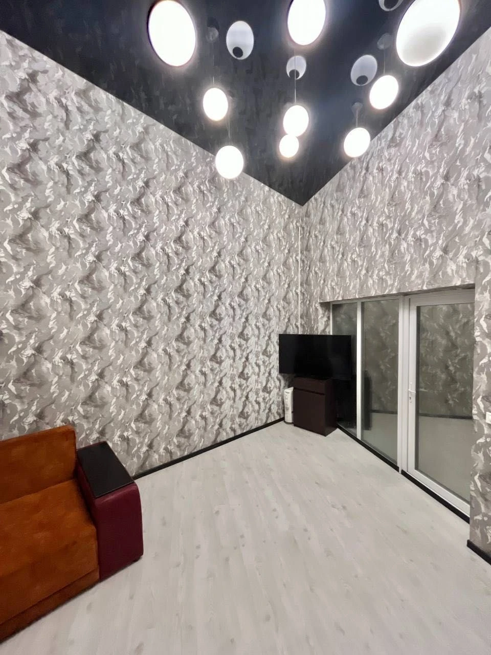 Сучасний будинок 170 м² з гостьовим будинком в місті Умань