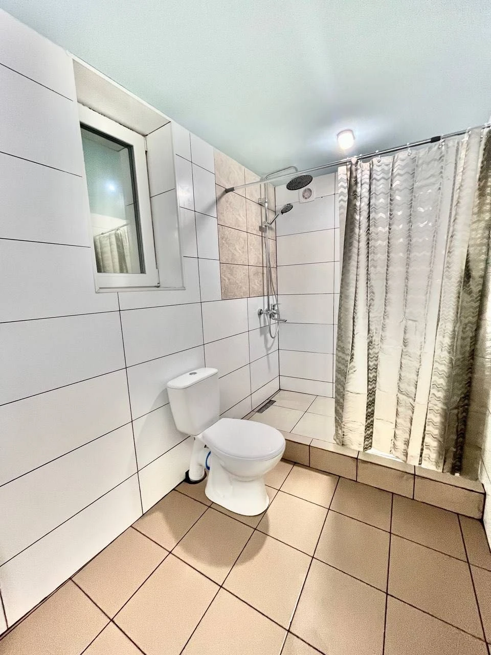 Сучасний будинок 170 м² з гостьовим будинком в місті Умань
