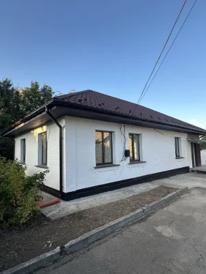 Продаж будинку та великої земельної ділянки