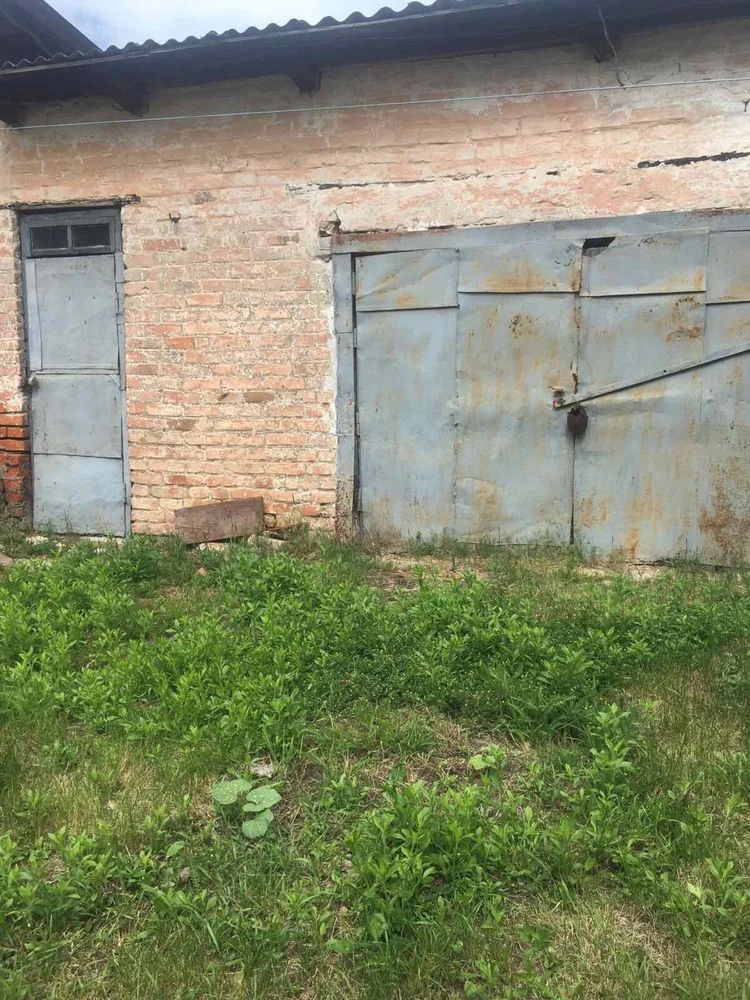 Продається частина будинку , центр