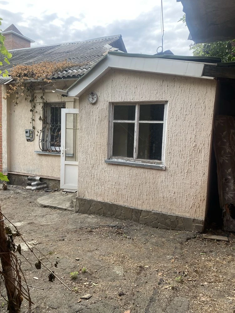 Продаж половини будинку