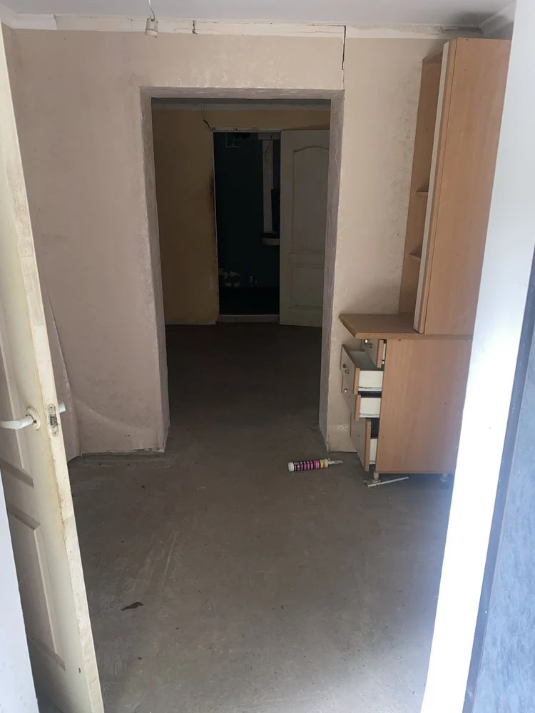 Продаж половини будинку