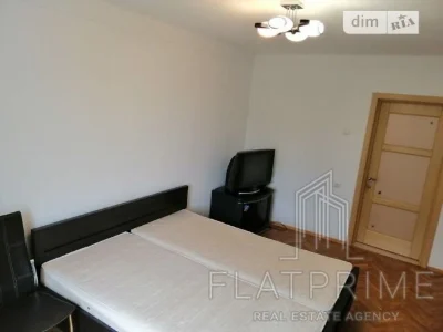 Продаж 2к квартири 56 кв. м на вул. Кубанської України 30 •
