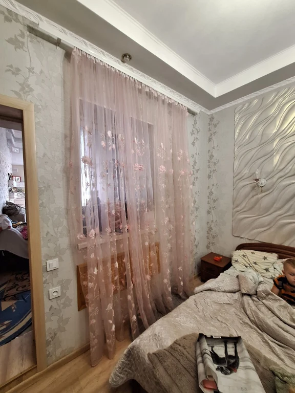 Частина будинку з окремим двором р-н Осташівки