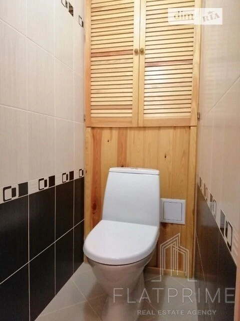 Продаж 2к квартири 56 кв. м на вул. Кубанської України 30 •