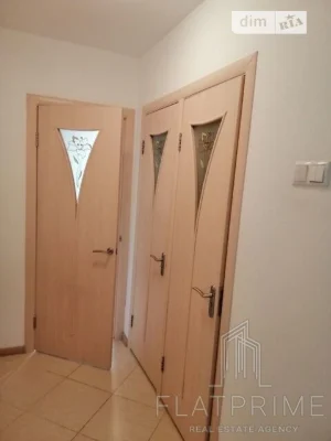 Продаж 2к квартири 56 кв. м на вул. Кубанської України 30 •
