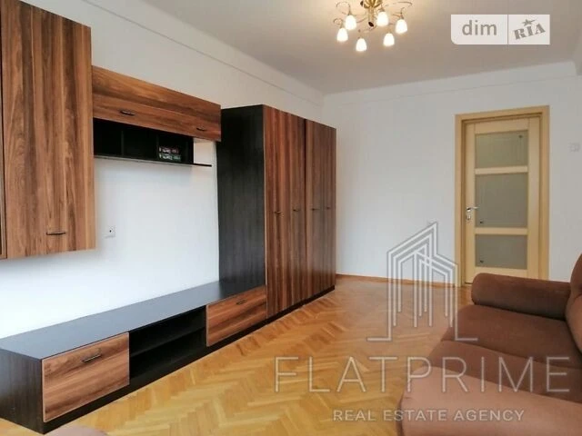 Продаж 2к квартири 56 кв. м на вул. Кубанської України 30 •