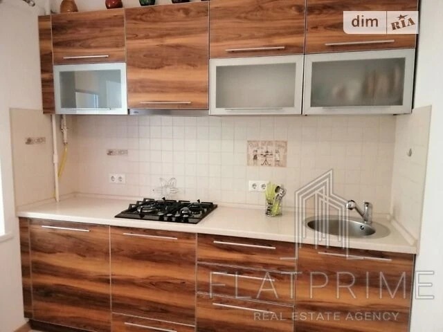 Продаж 2к квартири 56 кв. м на вул. Кубанської України 30 •