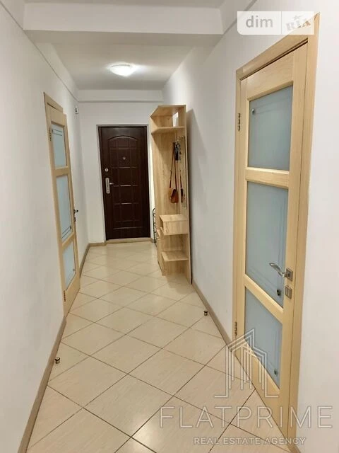 Продаж 2к квартири 56 кв. м на вул. Кубанської України 30 •