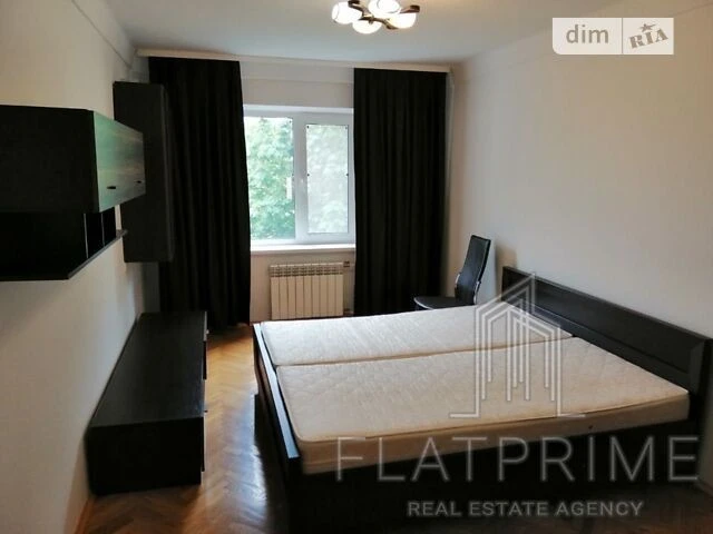Продаж 2к квартири 56 кв. м на вул. Кубанської України 30 •