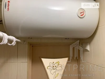 Продаж 2к квартири 56 кв. м на вул. Кубанської України 30 •