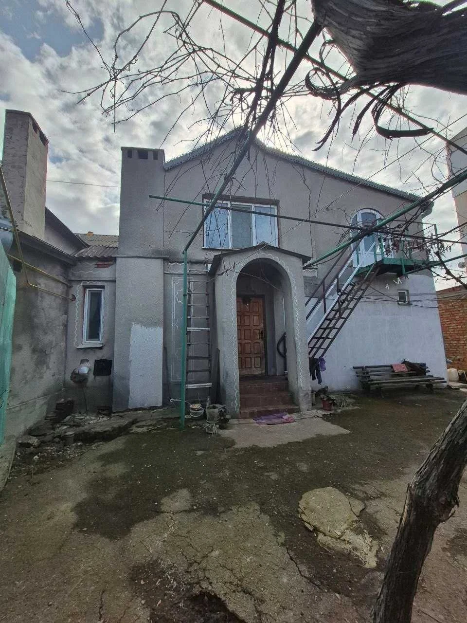 Продаж. Частина будинку. Окремий двір. 6 соток. Гараж