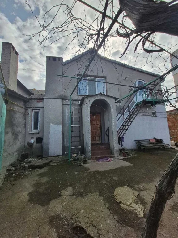 Продаж. Частина будинку. Окремий двір. 6 соток. Гараж