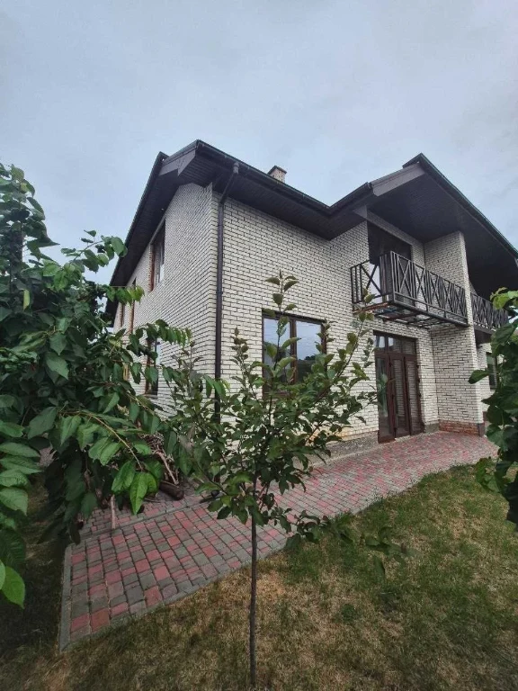 Продаж сучасного півбудинку (таунхауса) у престижному районі