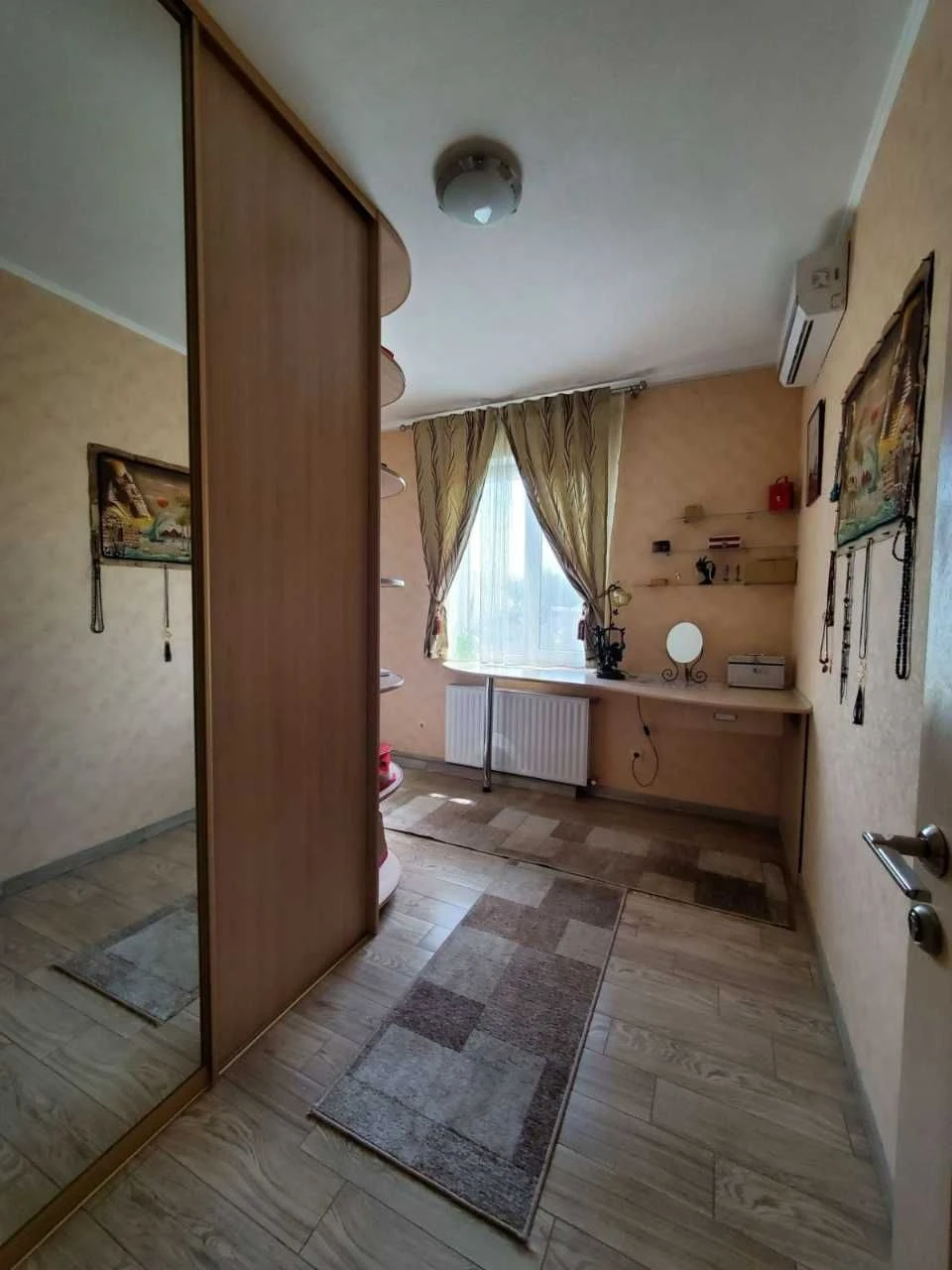 Продам мебльований будинок, повністю готовий до нових господ
