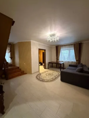 Продаж будинку по вул. Пілотів