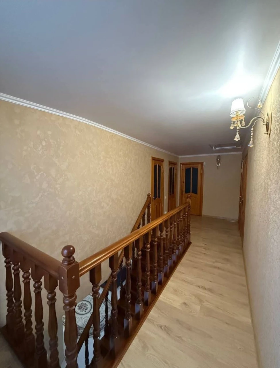 Продаж будинку по вул. Пілотів