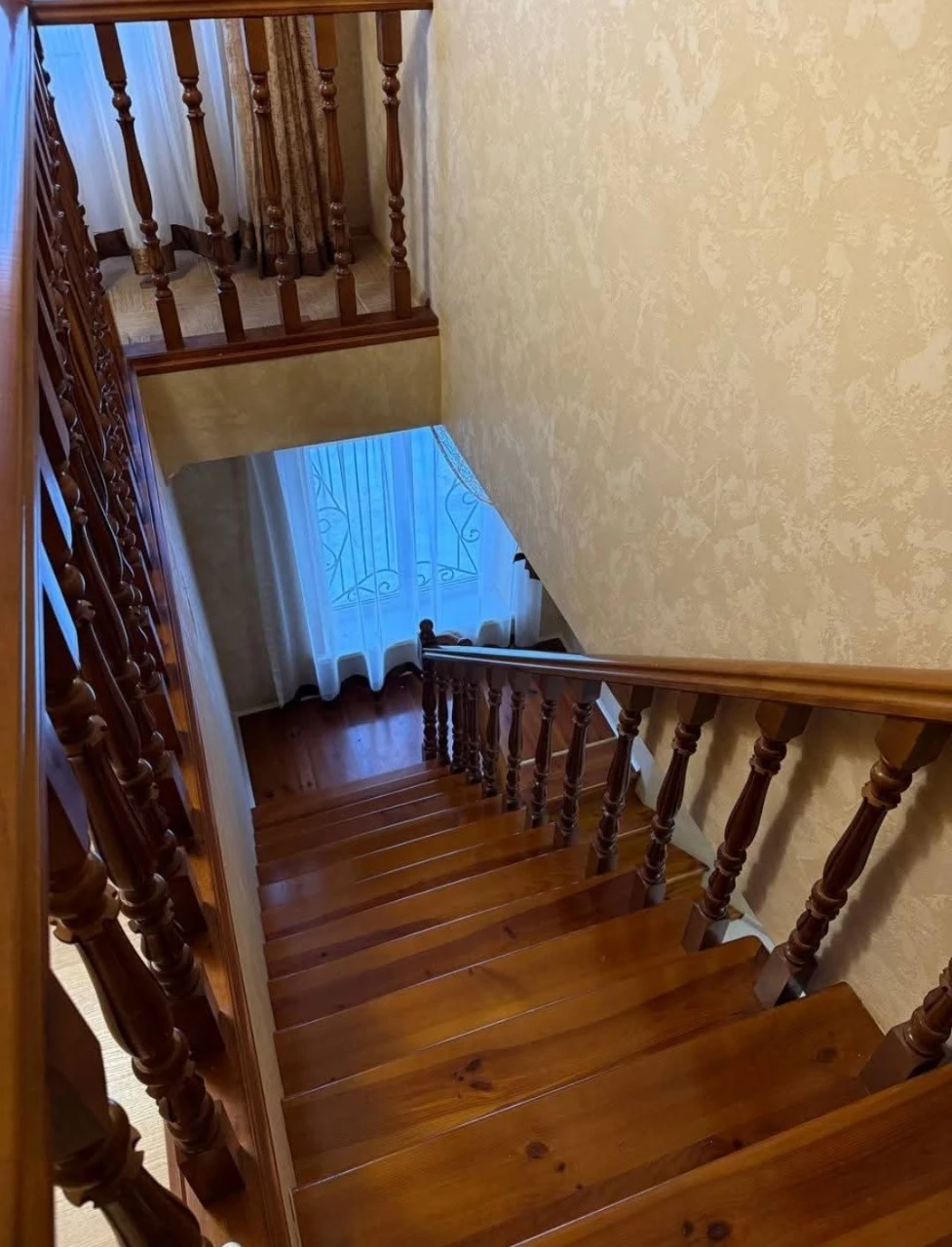 Продаж будинку по вул. Пілотів