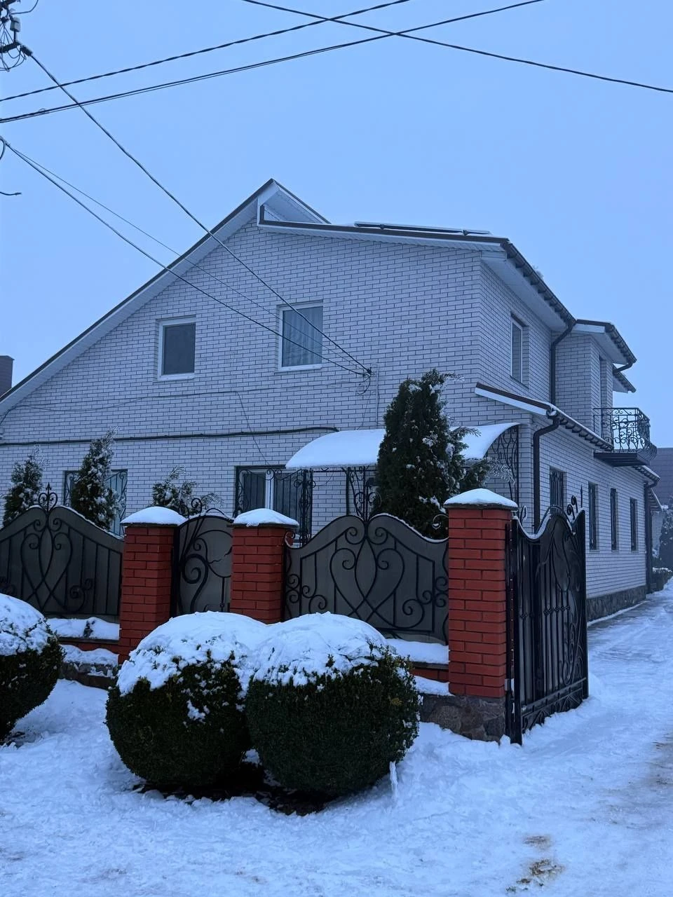 Продаж будинку по вул. Пілотів