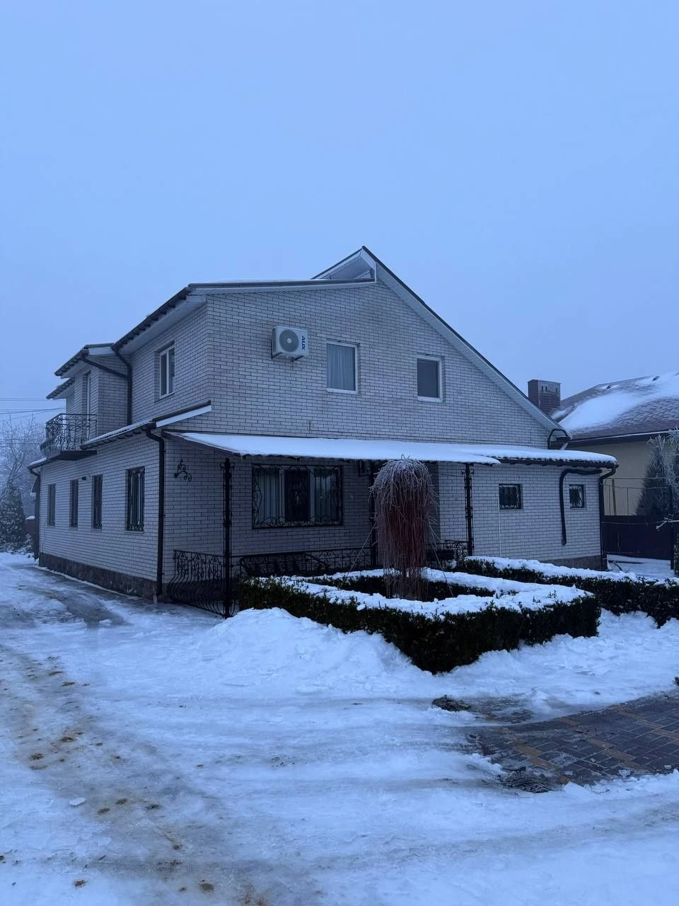 Продаж будинку по вул. Пілотів