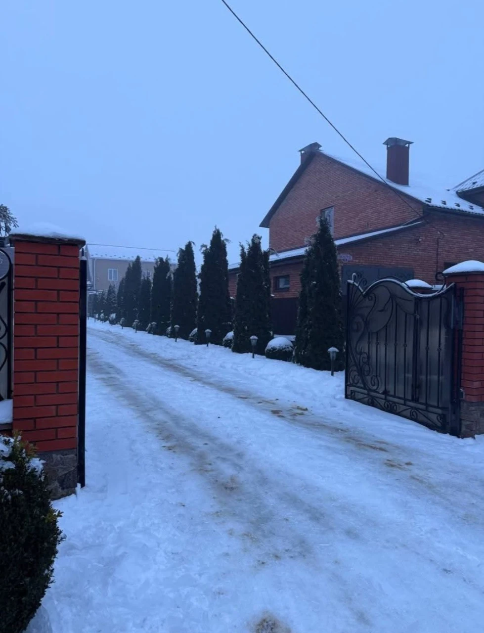 Продаж будинку по вул. Пілотів
