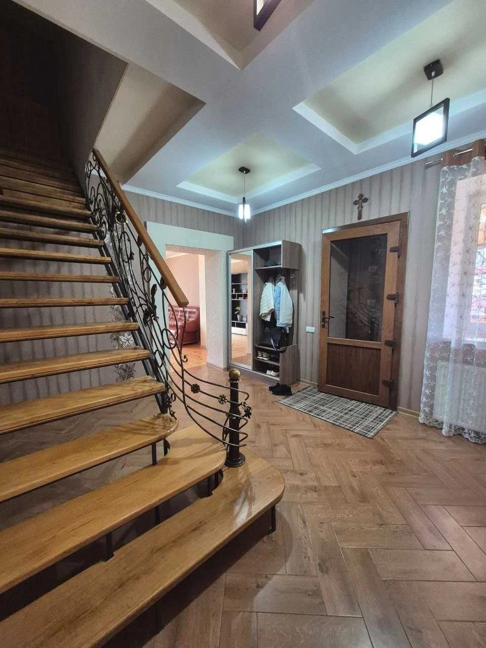 Продам БУДИНОК 110 кв.м. Естетика комфорту. 18 соток. рн № 3