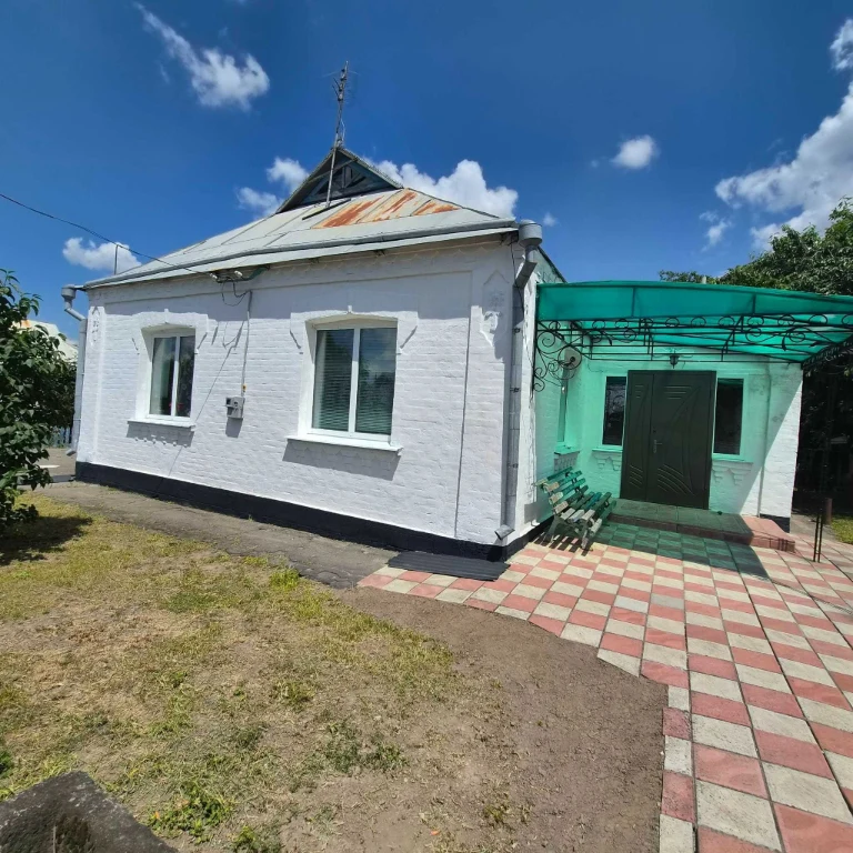 Житловий будинок з господарством