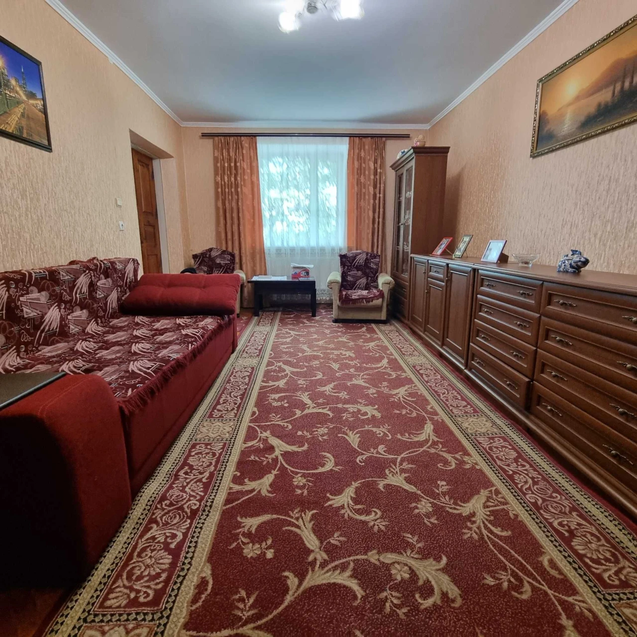 Будинок та земельна ділянка