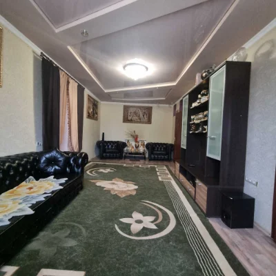 Будинок та земельна ділянка