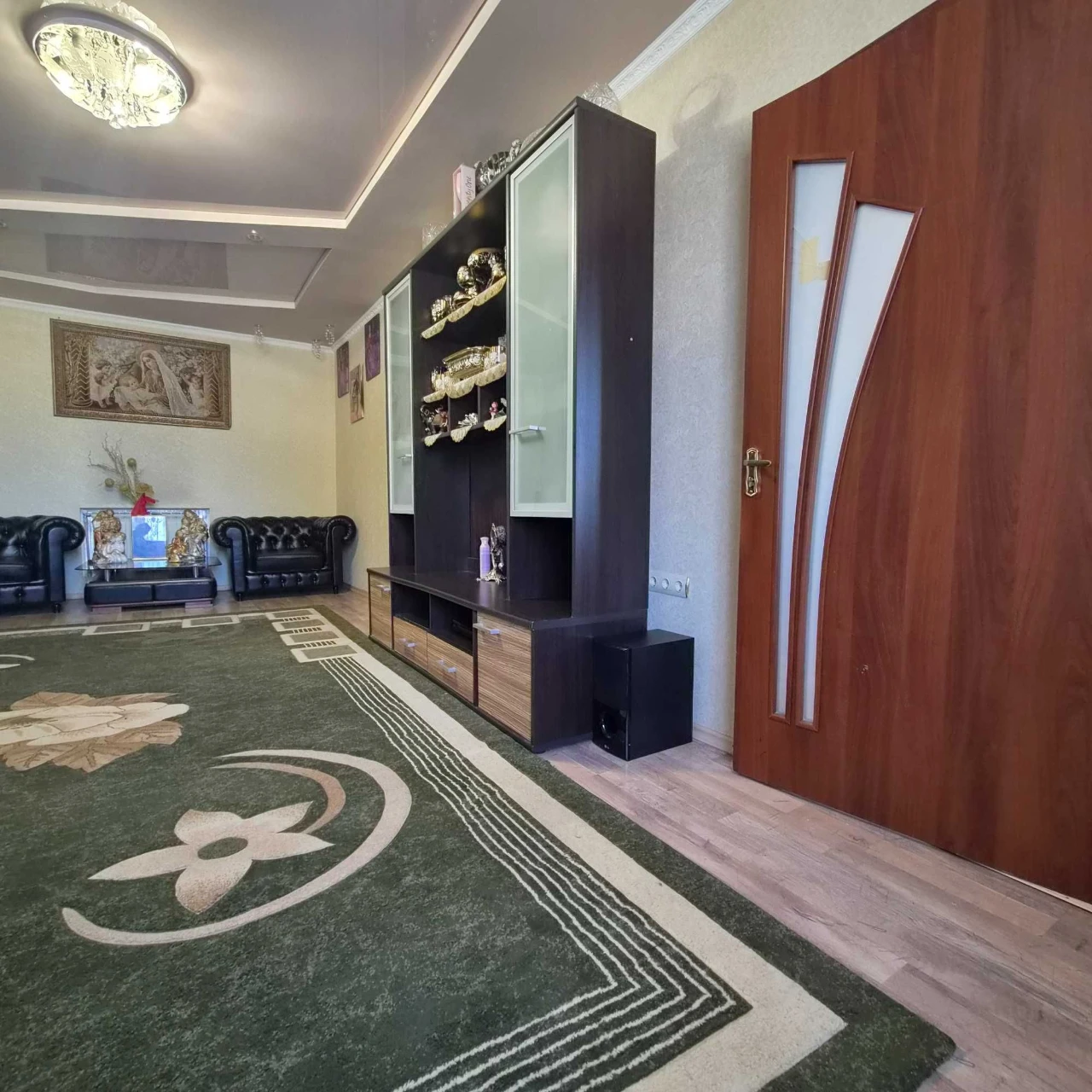 Будинок та земельна ділянка