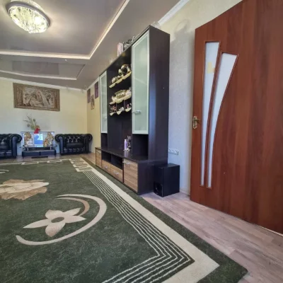 Будинок та земельна ділянка