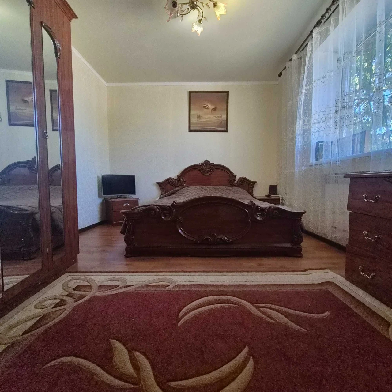 Будинок та земельна ділянка