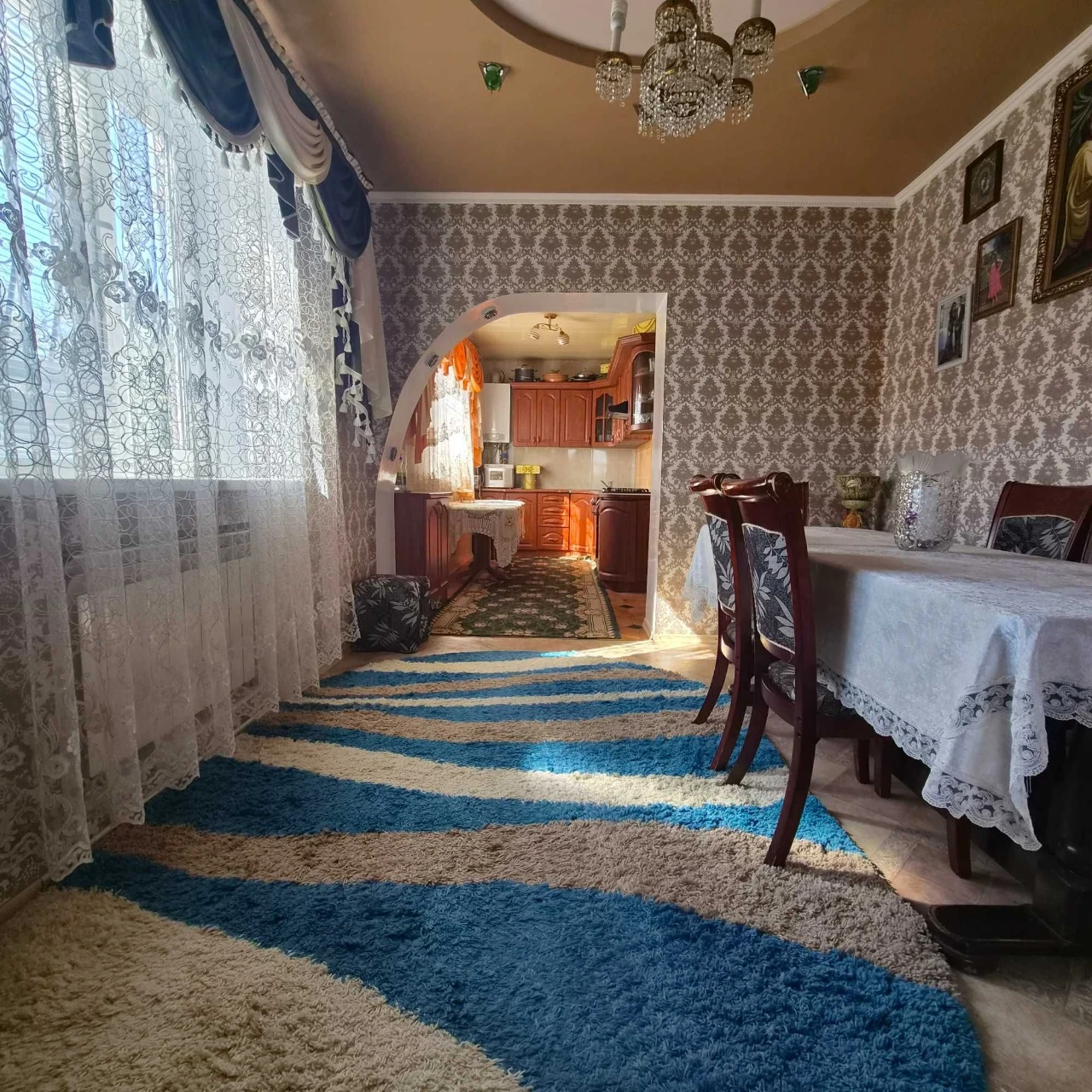 Будинок та земельна ділянка