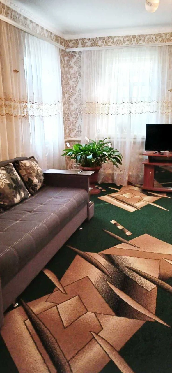 Продається будинок в м. Чигирин в р-ні церкви. 37000 у.о.